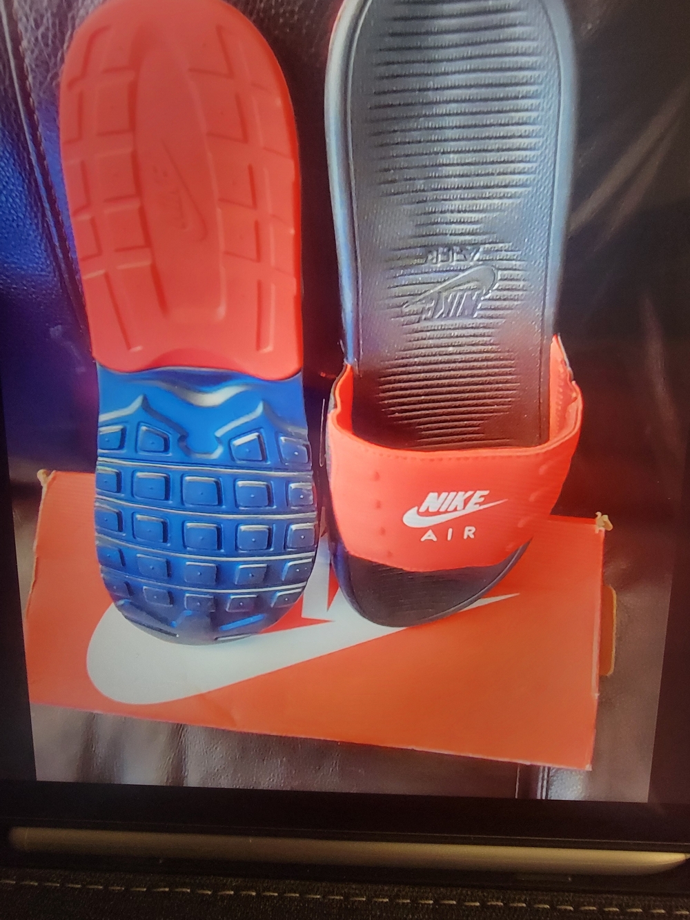 Nike Air Red and Black Camdem Slide. - Picture 3 of 3